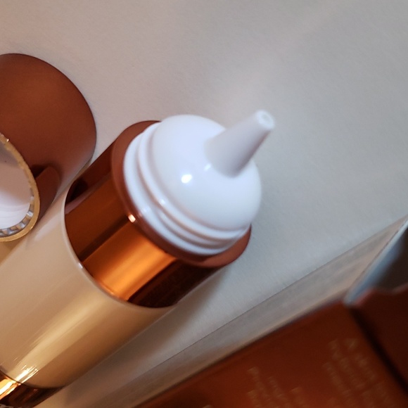 Daness Myricks 2G Serum Foundation - Picture 5 of 5